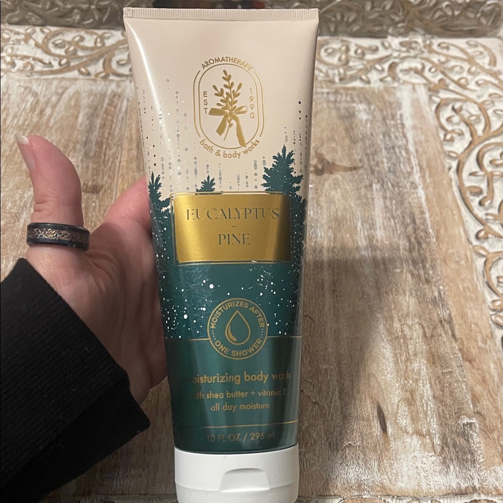 Therapy Eucalyptus Pine Body Wash - Green and Gold